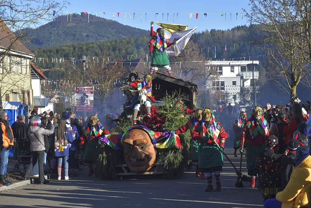 Bildergalerie Narrentreffen 2024 online - Narrenzunft Wellendingen